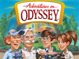 Quatre personnages dessinés, souriants et pleins d’énergie, posent ensemble devant un bâtiment coloré sous le titre « Adventures in Odyssey ». Quatre personnages dessinés, souriants et pleins d’énergie, posent ensemble devant un bâtiment coloré sous le titre « Adventures in Odyssey ».
